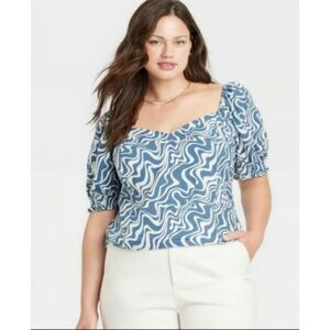 252 Women's Blue and White Wavy Print Puff Sleeve Square Neck Top